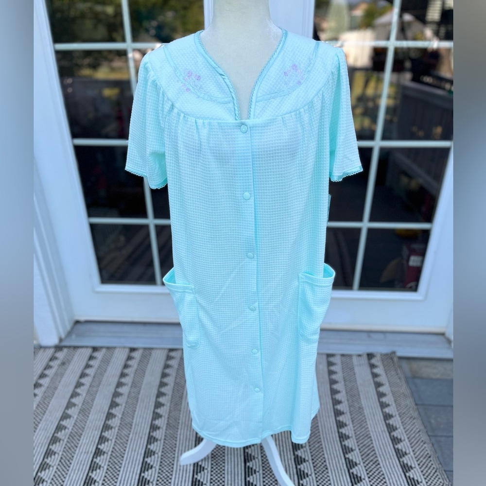 NWT Vintage Adonna Robe. S